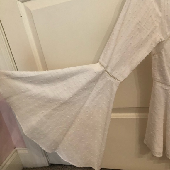 Gianni Bini White Top with flared waist and sleeve - Picture 2 of 4